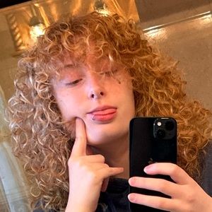 Meet your Posher, Alyssia